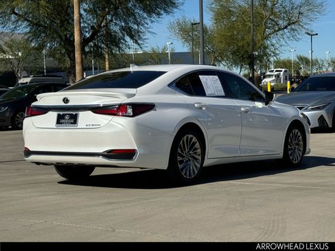 Used 2025 Lexus ES 300h w/ Luxury Package image 8