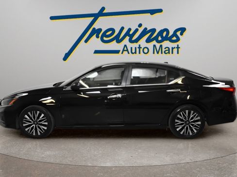 Used 2024 Nissan Altima 2.5 SV FWD image 11