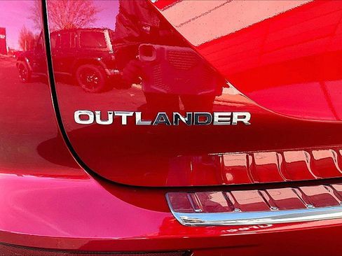 New 2026 Mitsubishi Outlander ES image 10