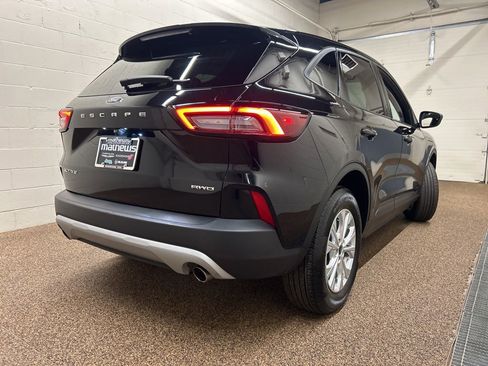 Used 2025 Ford Escape Active image 2