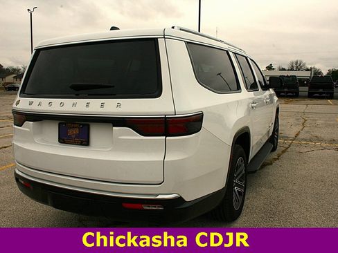 Used 2024 Jeep Wagoneer L Base w/ Premium Group I image 7