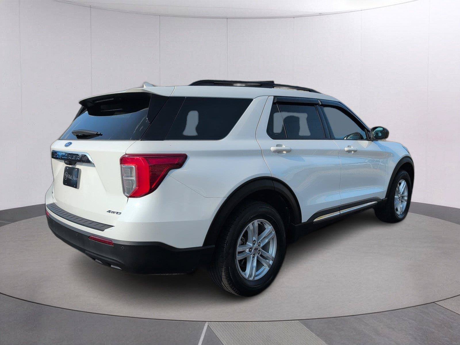 Used 2023 Ford Explorer XLT AWD/4WD image 5
