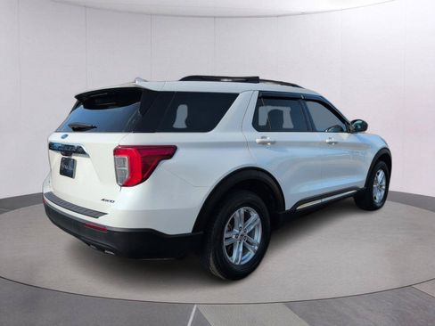 Used 2023 Ford Explorer XLT AWD/4WD image 5