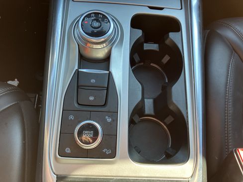 Used 2020 Ford Explorer Platinum w/ Premium Technology Package image 20