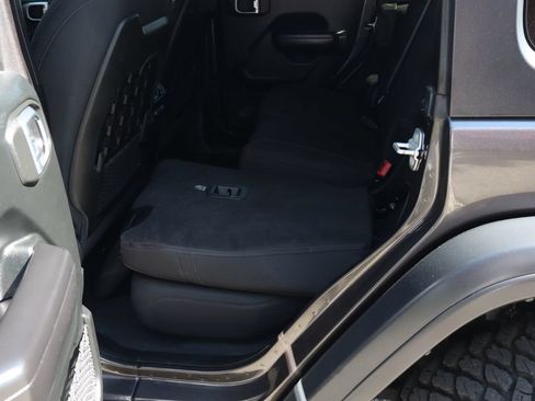 Used 2020 Jeep Wrangler Unlimited Rubicon AWD/4WD image 40