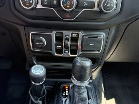 Used 2018 Jeep Wrangler Unlimited Sport S image 30