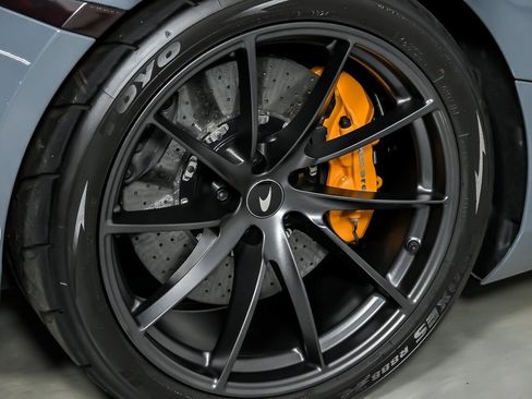 Used 2023 McLaren 720S Spider RWD image 17