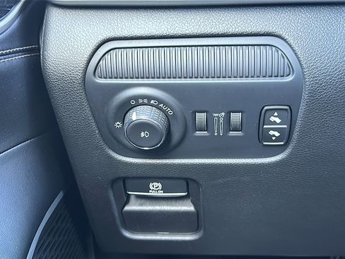 Used 2024 Jeep Wagoneer Series II w/ Flexible Seating Group image 36