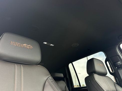 New 2026 Chevrolet Suburban High Country w/ LPO, Illumination Package RWD image 18