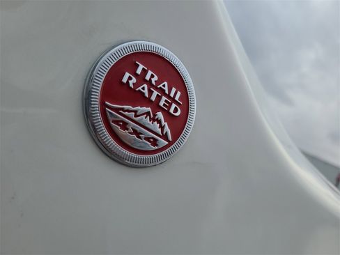 Used 2023 Jeep Renegade Trailhawk image 17