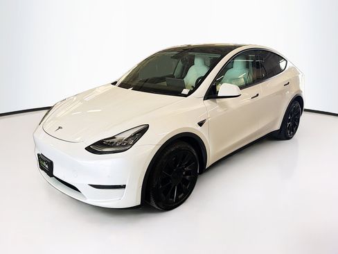 Used 2021 Tesla Model Y Long Range AWD/4WD image 3