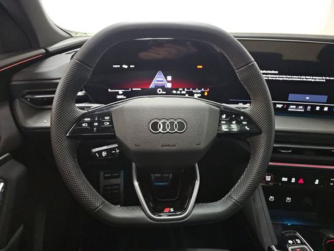 Used 2025 Audi SQ5 Premium Plus w/ Premium Plus Package image 5