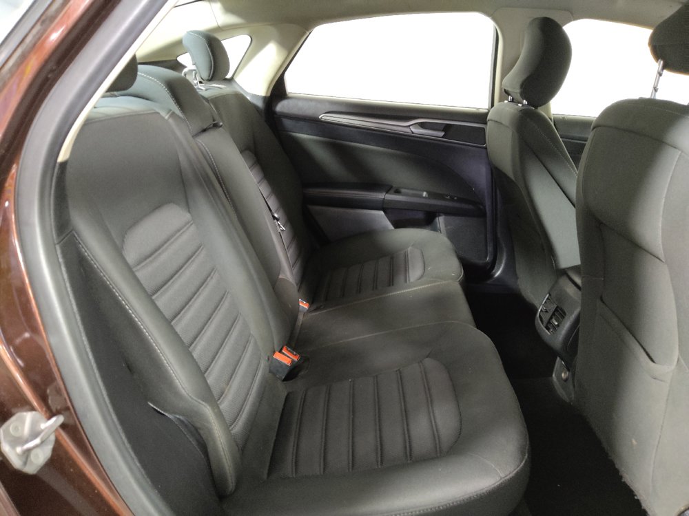 Used 2019 Ford Fusion SE FWD image 19