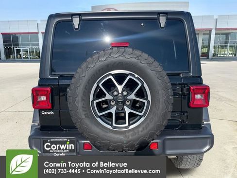 Used 2024 Jeep Wrangler Unlimited Rubicon AWD/4WD image 4