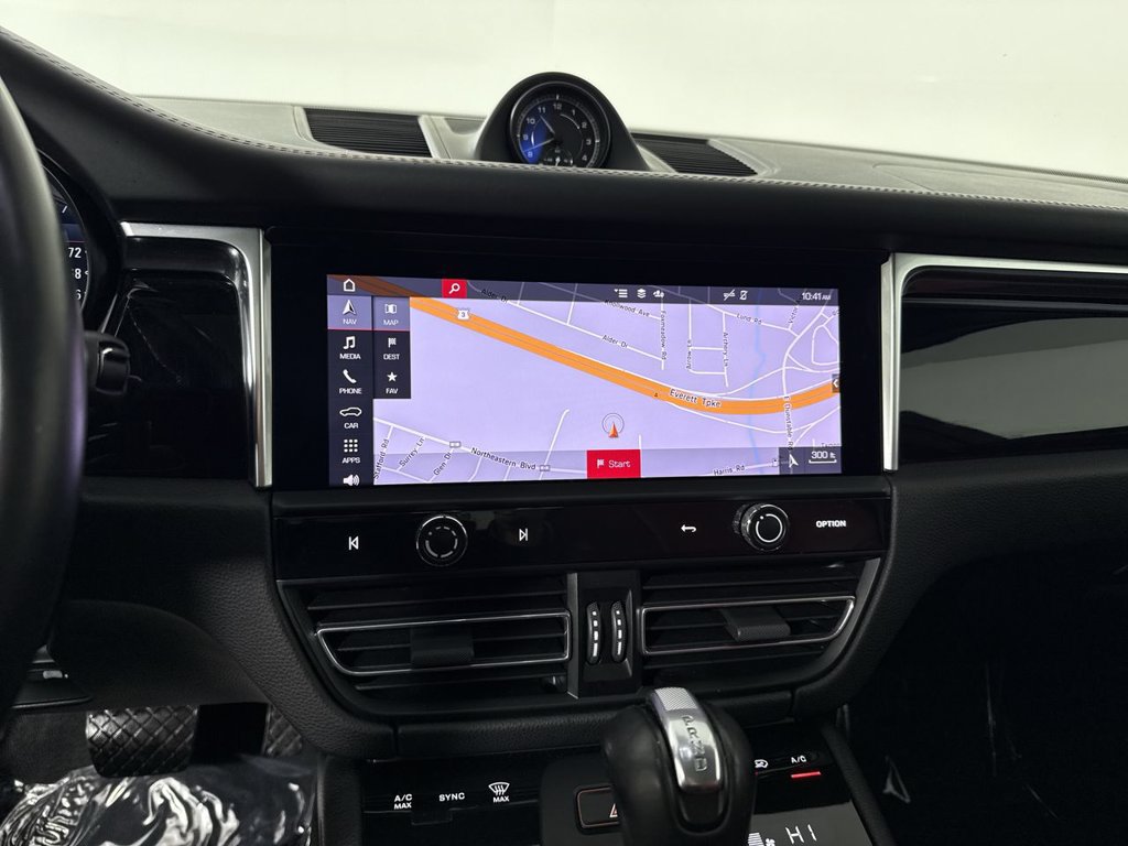 Certified 2023 Porsche Macan AWD/4WD image 26