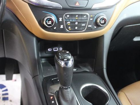 Used 2019 Chevrolet Equinox Premier AWD/4WD image 17