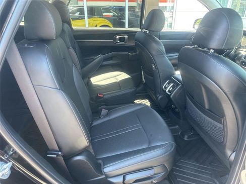 Used 2021 Kia Sorento S FWD image 11