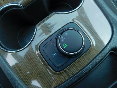 Used 2023 GMC Acadia SLE w/ Elevation Edition image 30