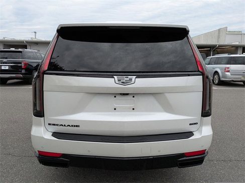 Used 2023 Cadillac Escalade ESV Sport w/ LPO, ONYX Package image 4