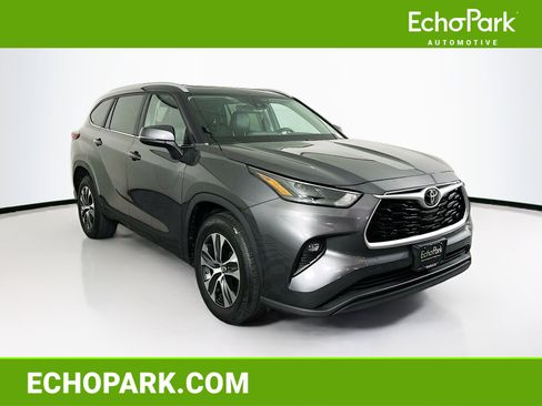 Used 2023 Toyota Highlander XLE image 1