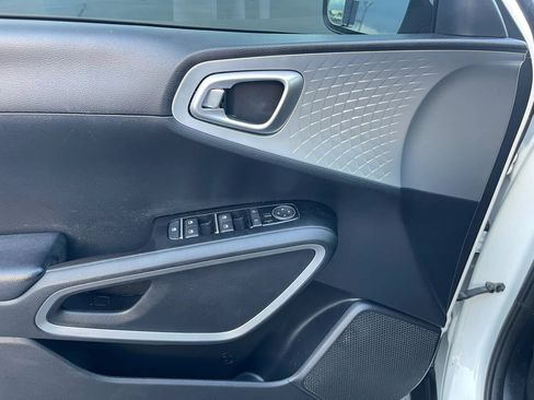 Used 2021 Kia Soul LX FWD image 16