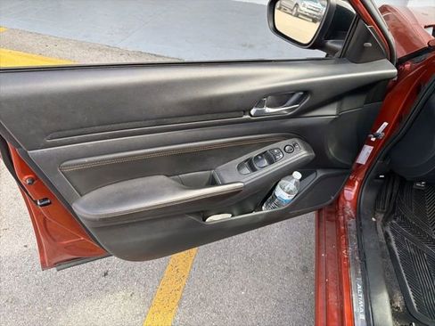 Used 2019 Nissan Altima 2.5 SR w/ SR Premium Package FWD image 9