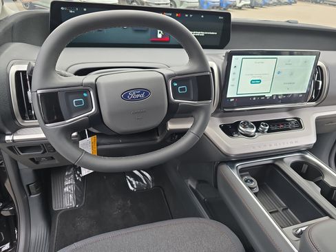 New 2025 Ford Expedition Active image 18