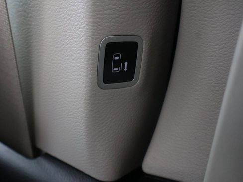 Used 2024 Chrysler Pacifica Touring-L image 48