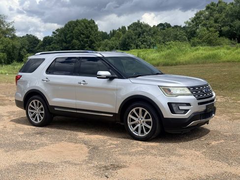Used 2017 Ford Explorer Limited FWD image 7