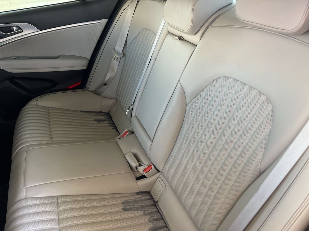 Used 2022 Genesis G70 2.0T w/ Prestige Package RWD image 25