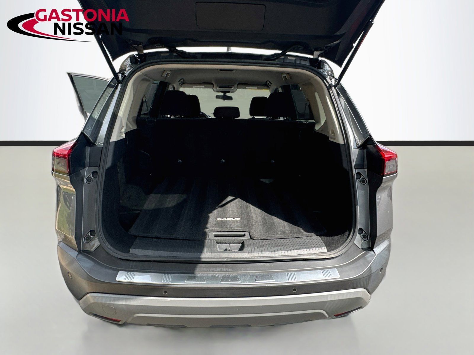 Used 2021 Nissan Rogue SV FWD image 32