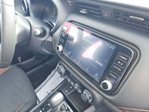 Used 2023 Nissan Kicks SR image 18