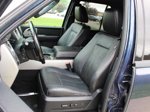 Used 2016 Ford Expedition XLT w/ Equipment Group 202A AWD/4WD image 15