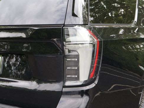 Used 2025 Chevrolet Tahoe High Country w/ Sun And Tow Package AWD/4WD image 10