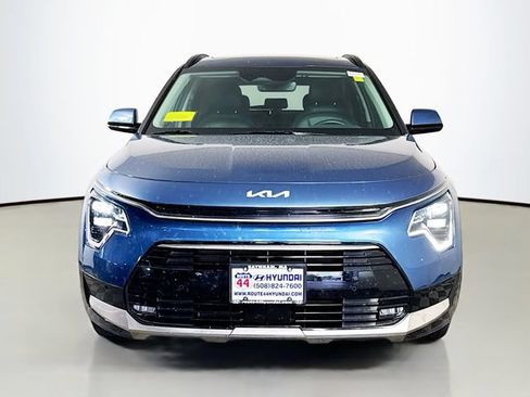 Used 2023 Kia Niro SX Touring FWD image 9