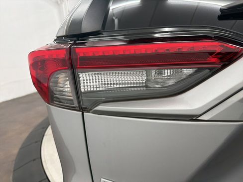 Used 2021 Toyota RAV4 LE FWD image 10