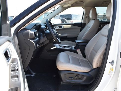 Used 2023 Ford Explorer XLT w/ Equipment Group 202A image 9