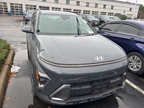 Used 2024 Hyundai Kona SEL w/ Convenience Package image 2