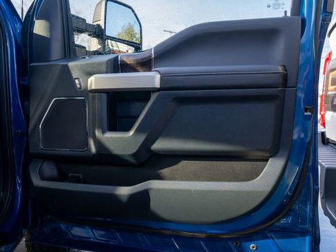 Used 2022 Ford F250 Lariat w/ Black Appearance Package image 11