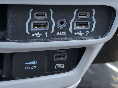 Used 2022 Chrysler Pacifica Touring-L FWD image 21
