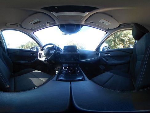 Used 2025 Nissan Rogue SV FWD image 40