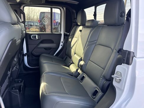 New 2026 Jeep Gladiator Mojave AWD/4WD image 6