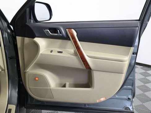 Used 2013 Toyota Highlander Limited image 27