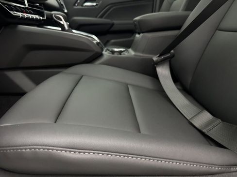 New 2025 GMC Canyon Elevation w/ Convenience Package image 18