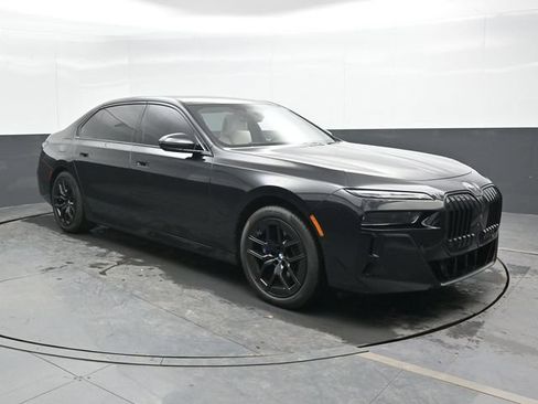 Used 2023 BMW 760i xDrive w/ Executive Package AWD/4WD image 6