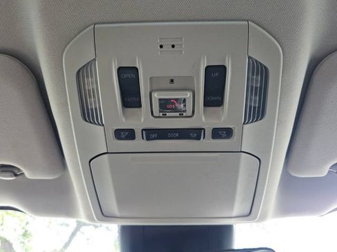 Used 2021 Toyota Highlander XLE FWD image 22