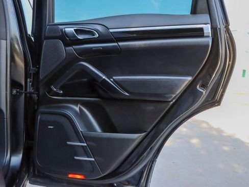 Used 2016 Porsche Cayenne image 11