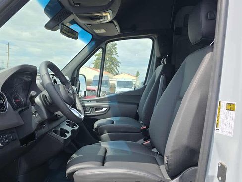 Used 2025 Mercedes-Benz Sprinter 2500 image 23
