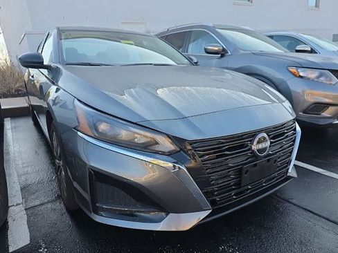 Certified 2025 Nissan Altima 2.5 SV image 3