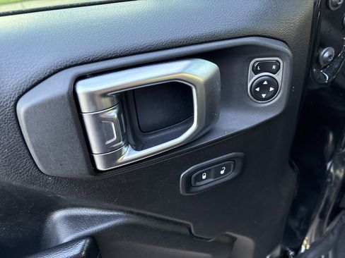 Used 2019 Jeep Wrangler Unlimited Rubicon AWD/4WD image 13